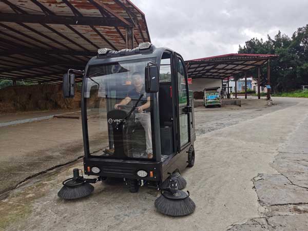 新能源環(huán)衛(wèi)清掃車(chē)對(duì)比燃油類(lèi)環(huán)衛(wèi)車(chē)有哪些好處