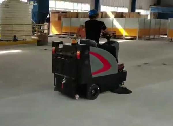 電動掃地車價格表大全，哪些因素影響價格的高低？