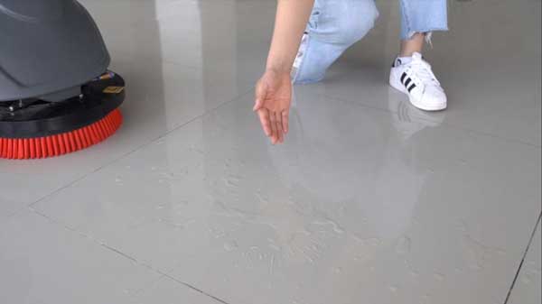 全自動洗地機為什么吸水不干凈？要怎么解決？