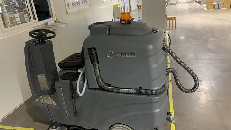 使用駕駛式洗地機(jī)提高您的企業(yè)生產(chǎn)力 使用駕駛式洗地機(jī)提高您的企業(yè)生產(chǎn)力