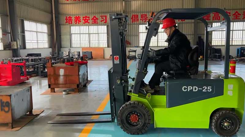 揭穿電動(dòng)叉車神話！