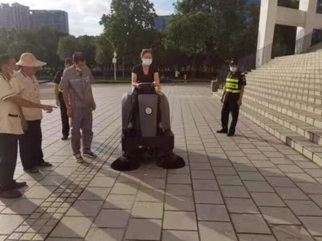 駕駛式掃地機(jī) YZ-S4