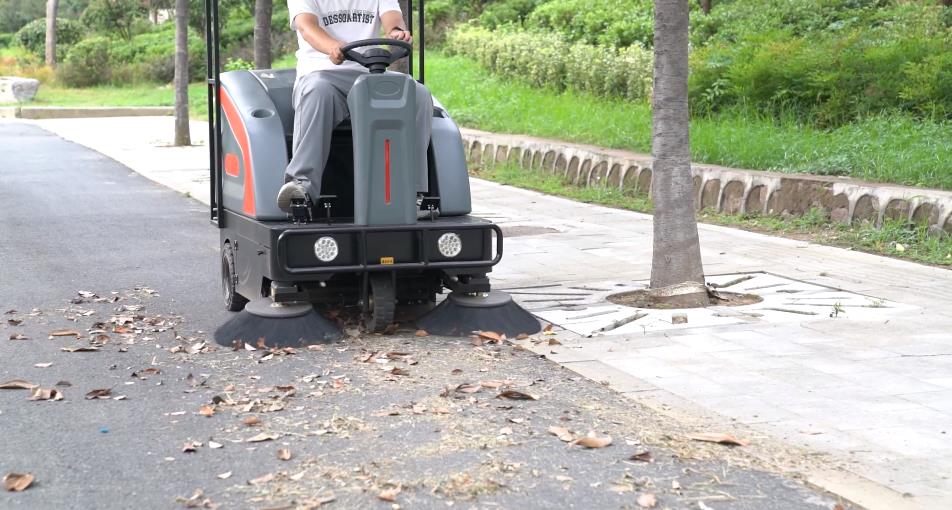 揚(yáng)子掃地車道路清掃車多少錢